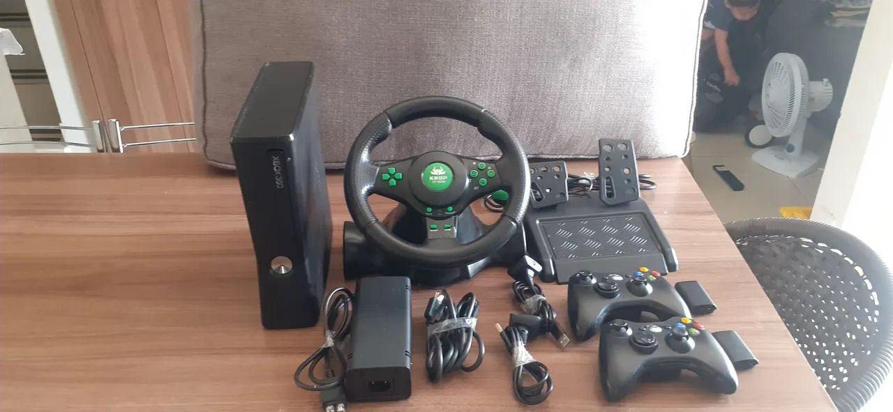 Xbox 360 + volante, jogos e acessórios ou aceitamos troca por xbox one