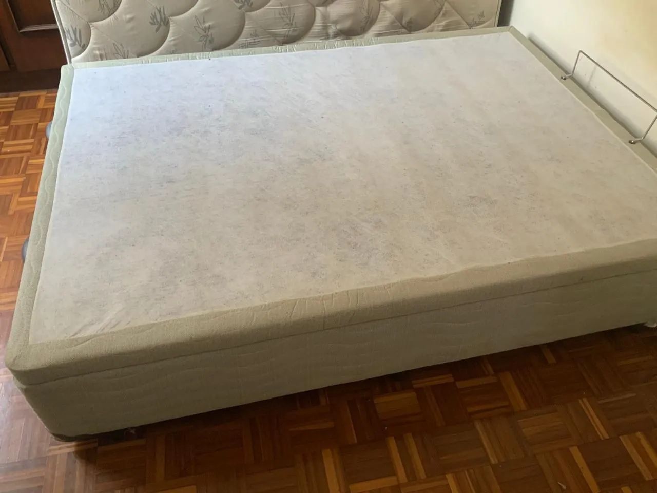 Cama Baú Box Casal Euro Colchões Linho Gênova Matelassê e Colchão 