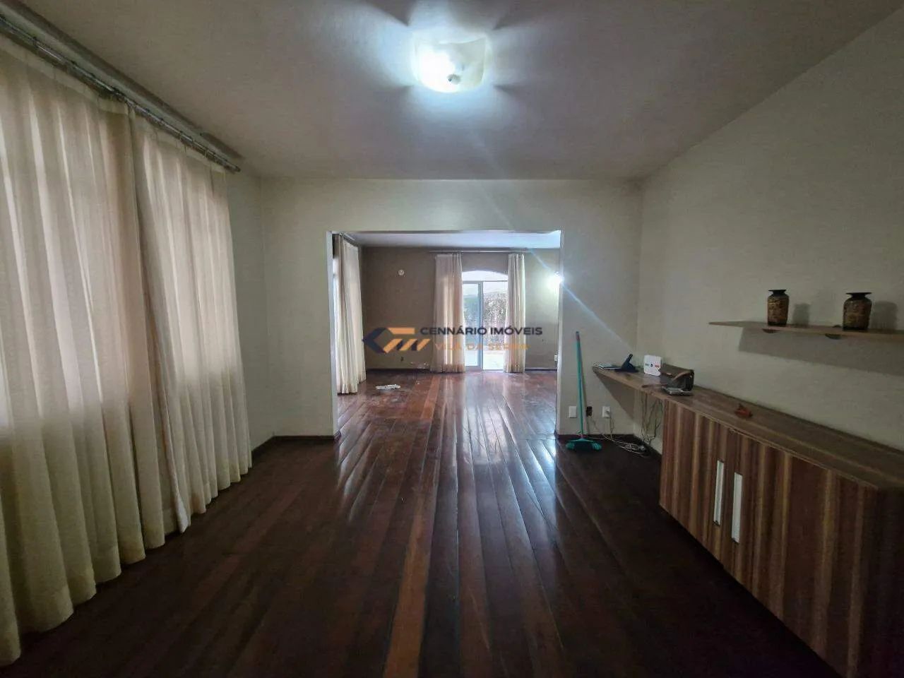 Apartamento área privativa 3 quartos para locação no Bairro Sion esquina com Avenida Urugu