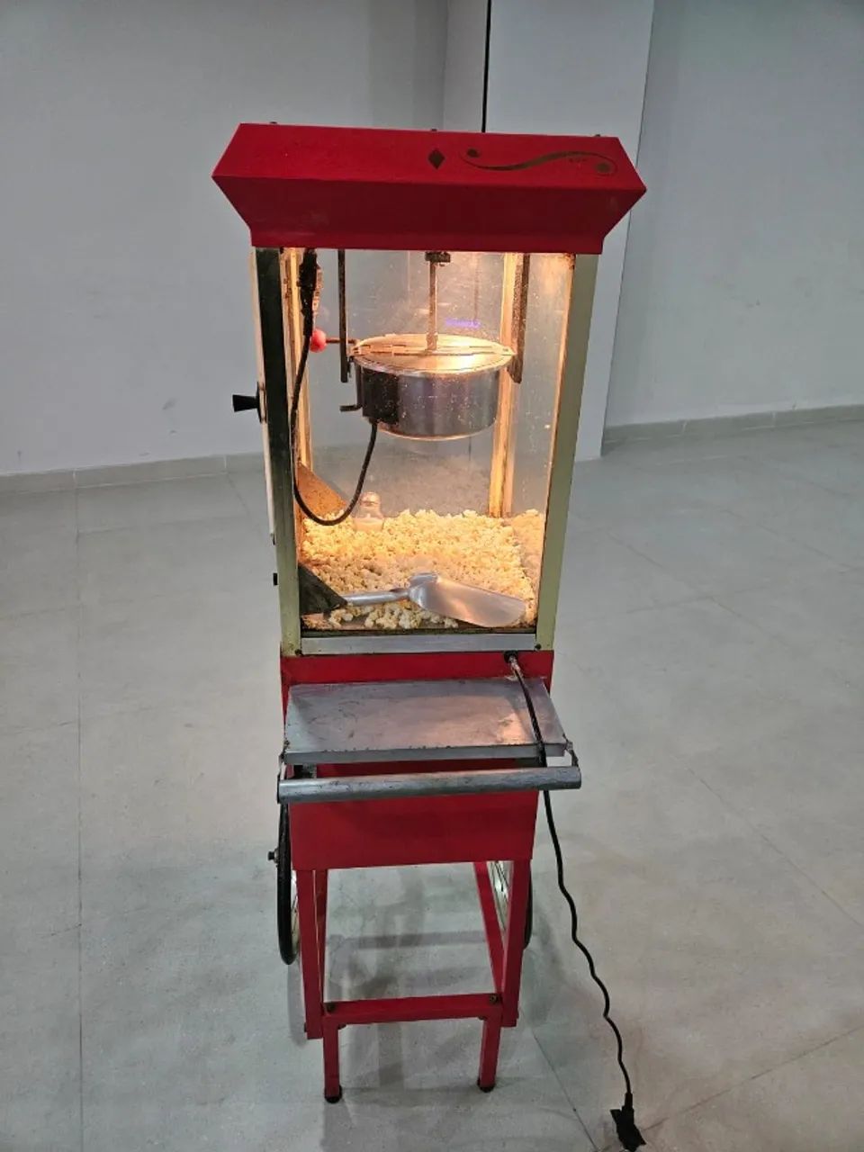 Carrocinha de pipoca estilizada vermelha importada - Foto 4