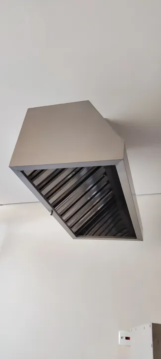 Coifa de Centro em Aço Inox - Perfeita para Cozinhas Profissionais com Alta Demanda
