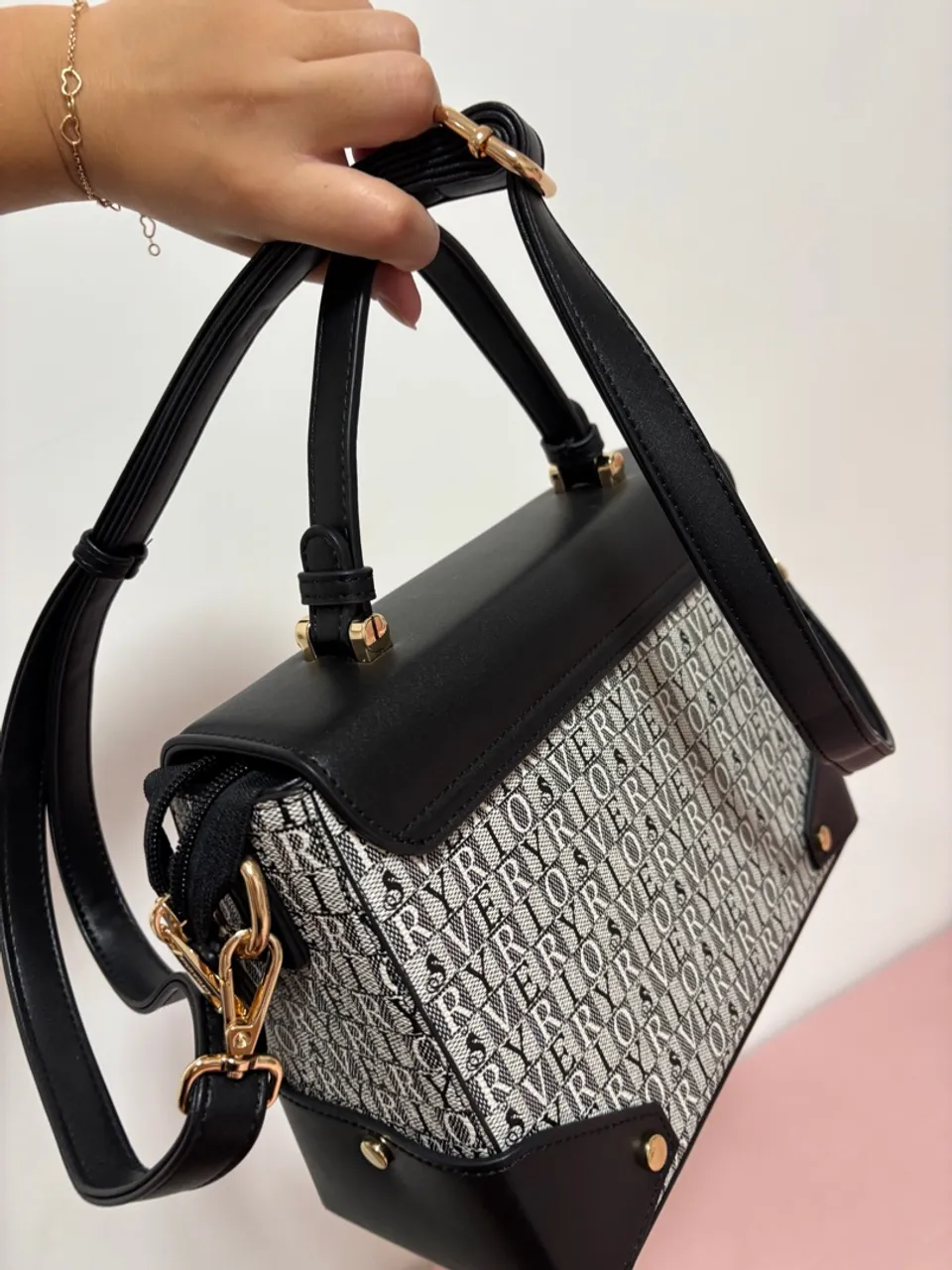 Bolsa Feminina preta com branco - Nova