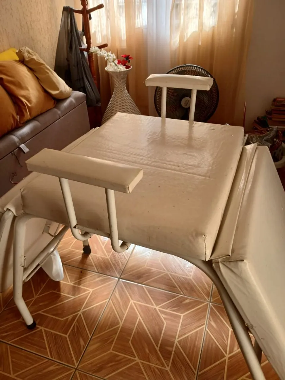 Mesa para procedimentos estéticos