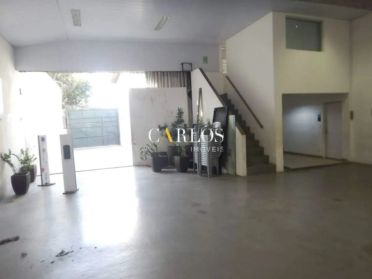 Galpão com acabamento primoroso mais casa comercial! - Foto 4