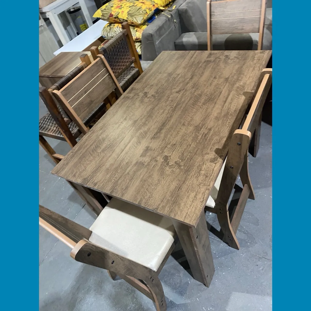 Mesa com 4 cadeiras - entrego 