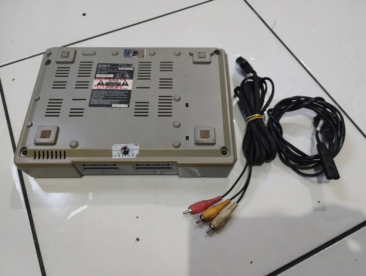 Playstation 1 Original com cabos  original , sem controle.  - Foto 5