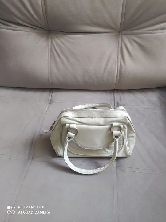 Bolsa de mão e ombro em couro cor off white
