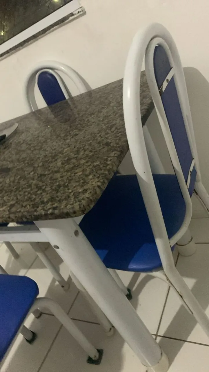 Mesa com cadeiras