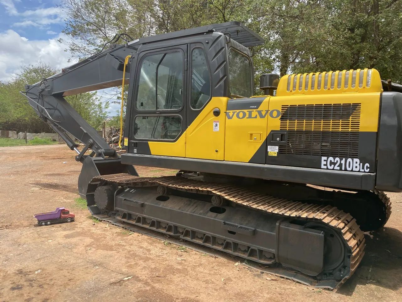 Escavadeira Volvo EC210B LC - Rolo Dynapac CA25 II
