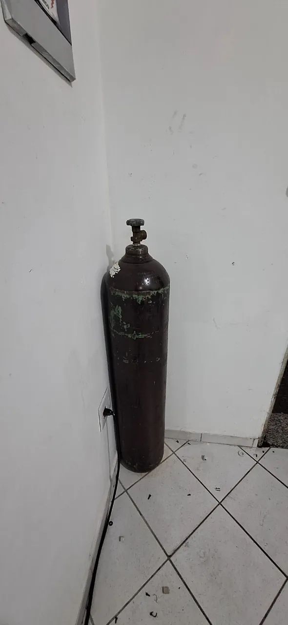 Cilindro Argônio 40 Litros 7 M³ Marrom