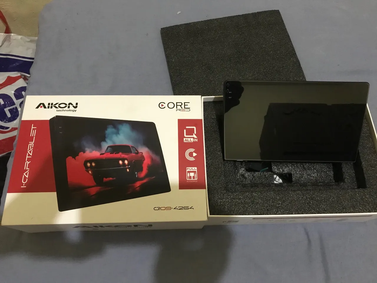 Multimídia Kit i-Cartablet Core Red com apenas dois meses de uso