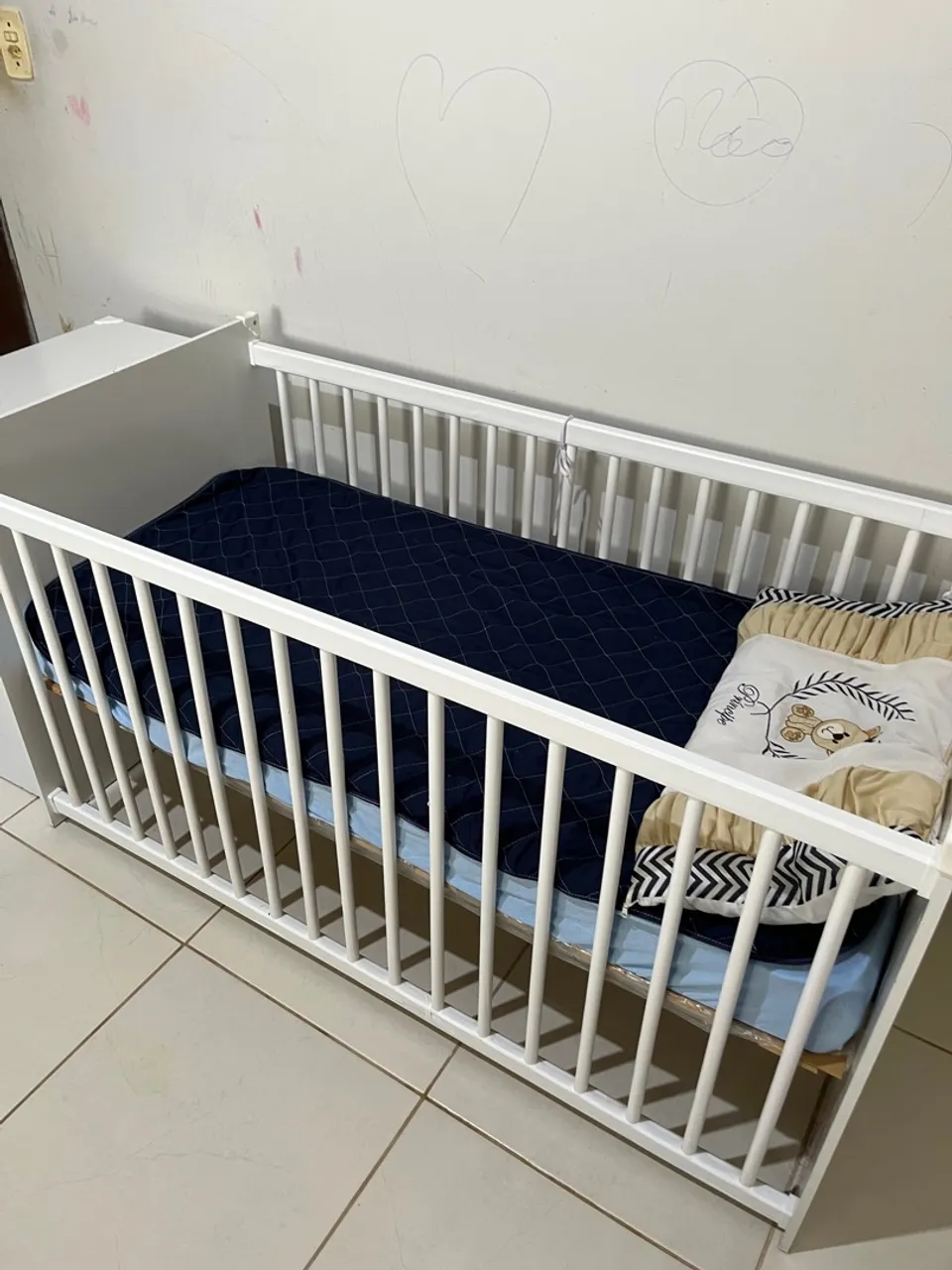 Beço usado com cômoda embutida e colchão