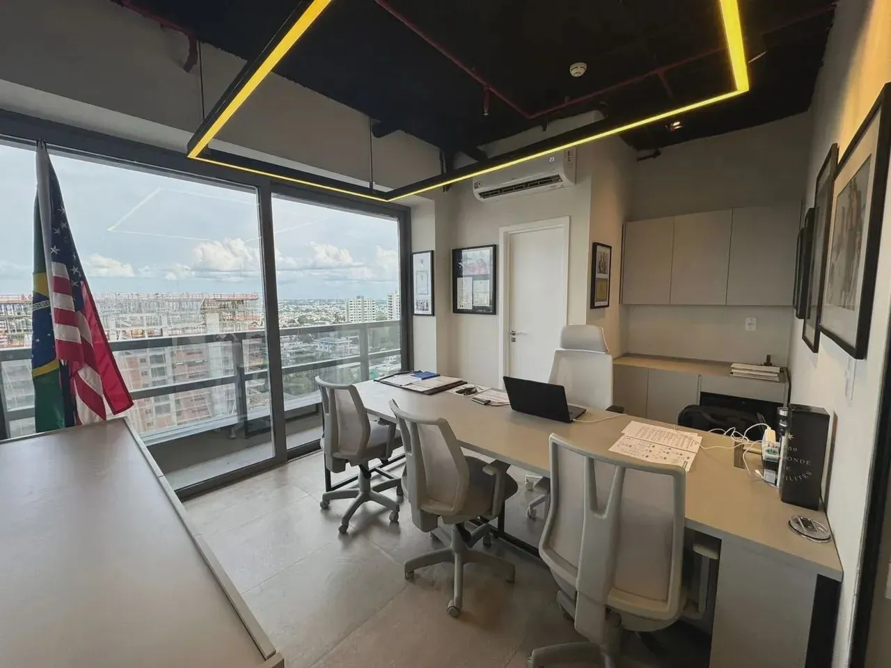 Sala grande e mobiliada no Soberane, Alto Padrão no Bairro Adrianópolis