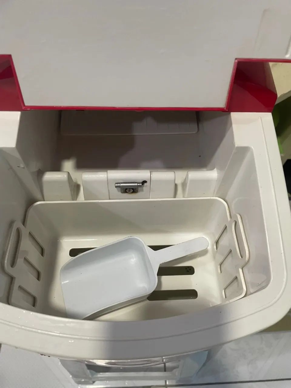 Máquina de fazer gelo compacta