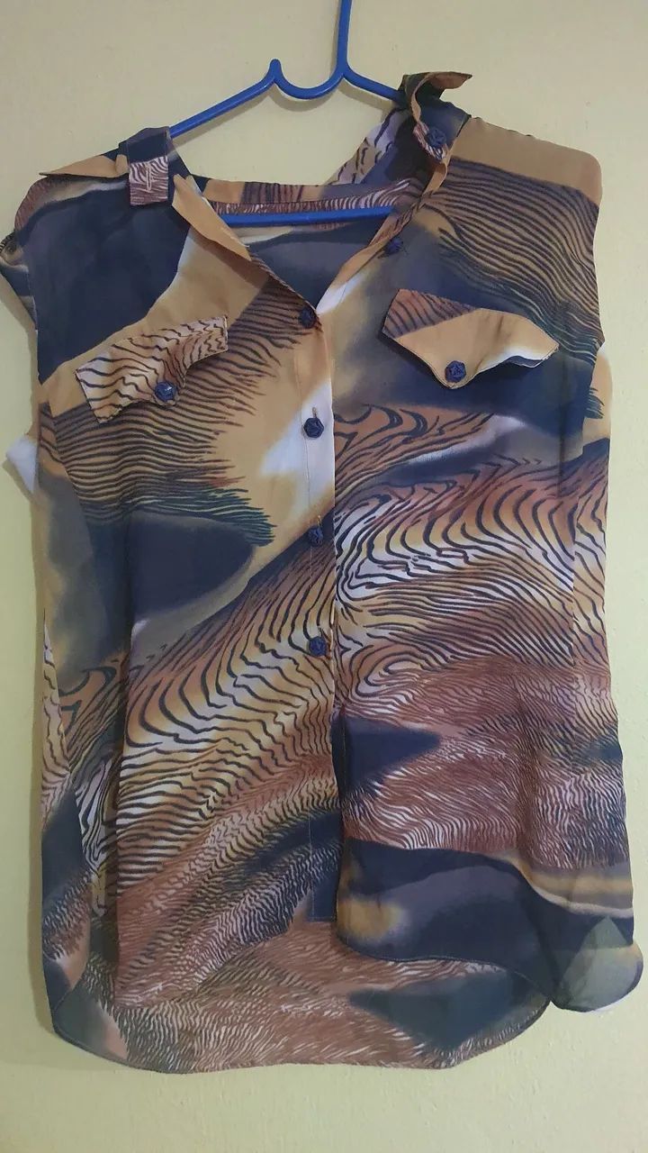 Blusa de seda estampada