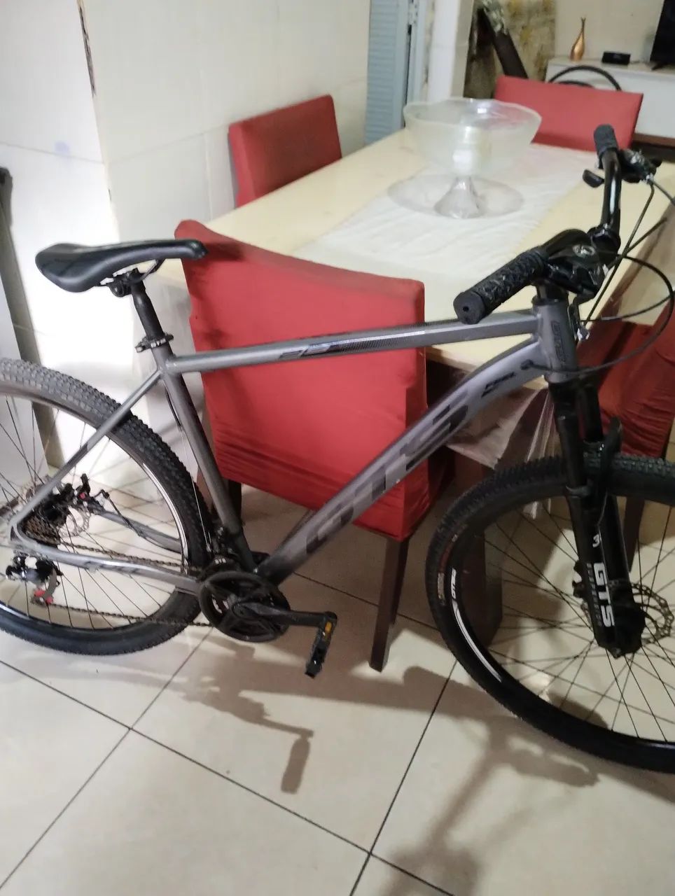 Bicicleta aro 29 semi nova 