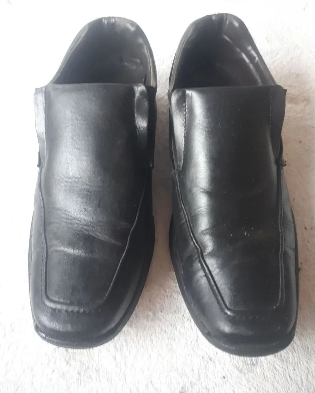 Sapatos sociais pretos tamanho 40 semi-novo