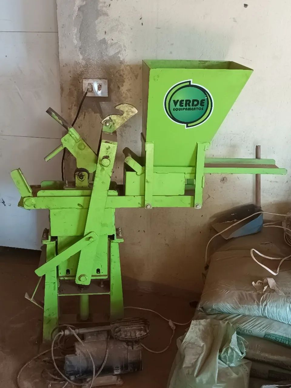 Máquina de fazer tijolos - Verde Equipamentos