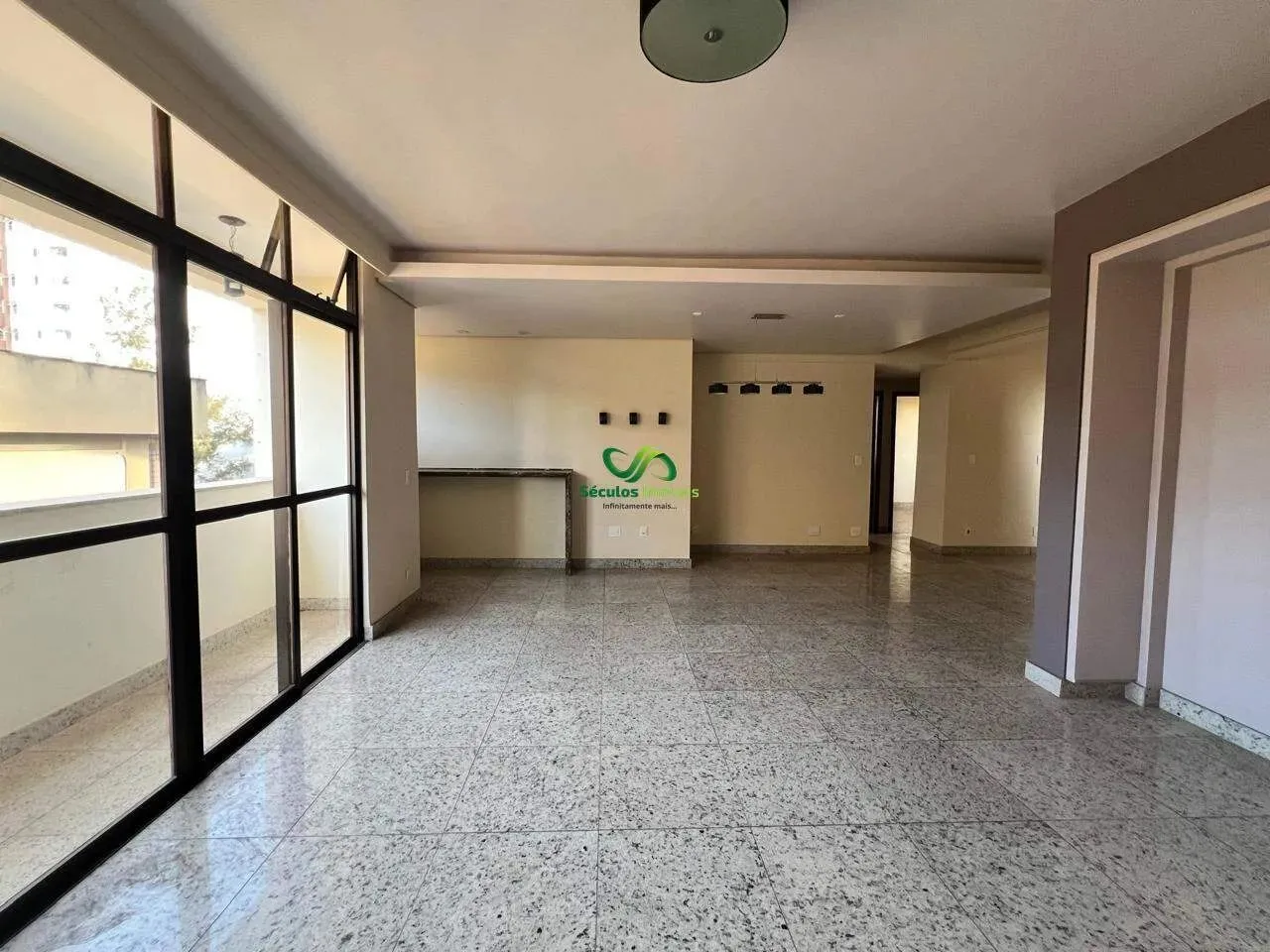 Vendo apartamento de 4 quartos no bairro Estoril BH