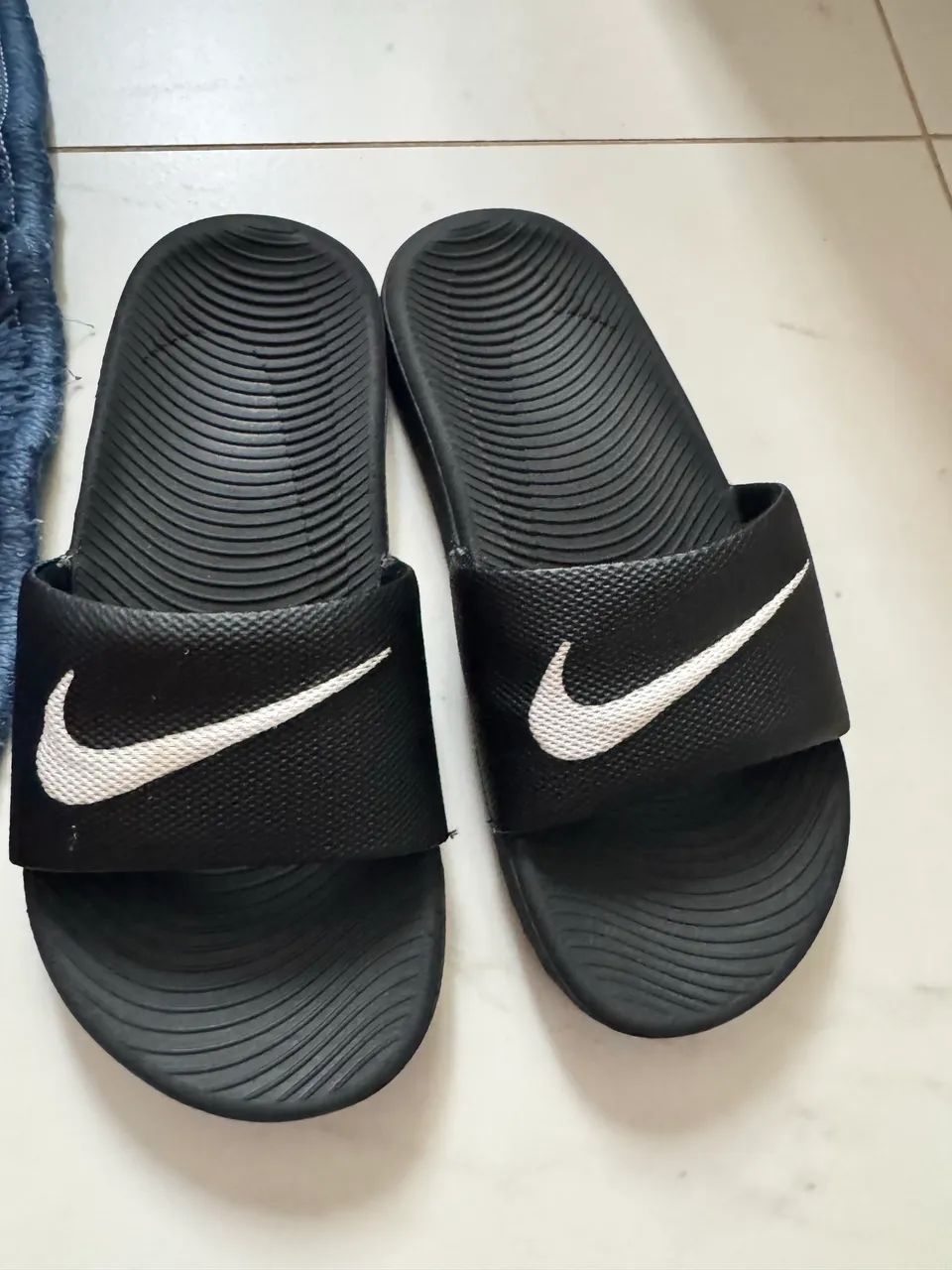 sandalia slide nike infantil