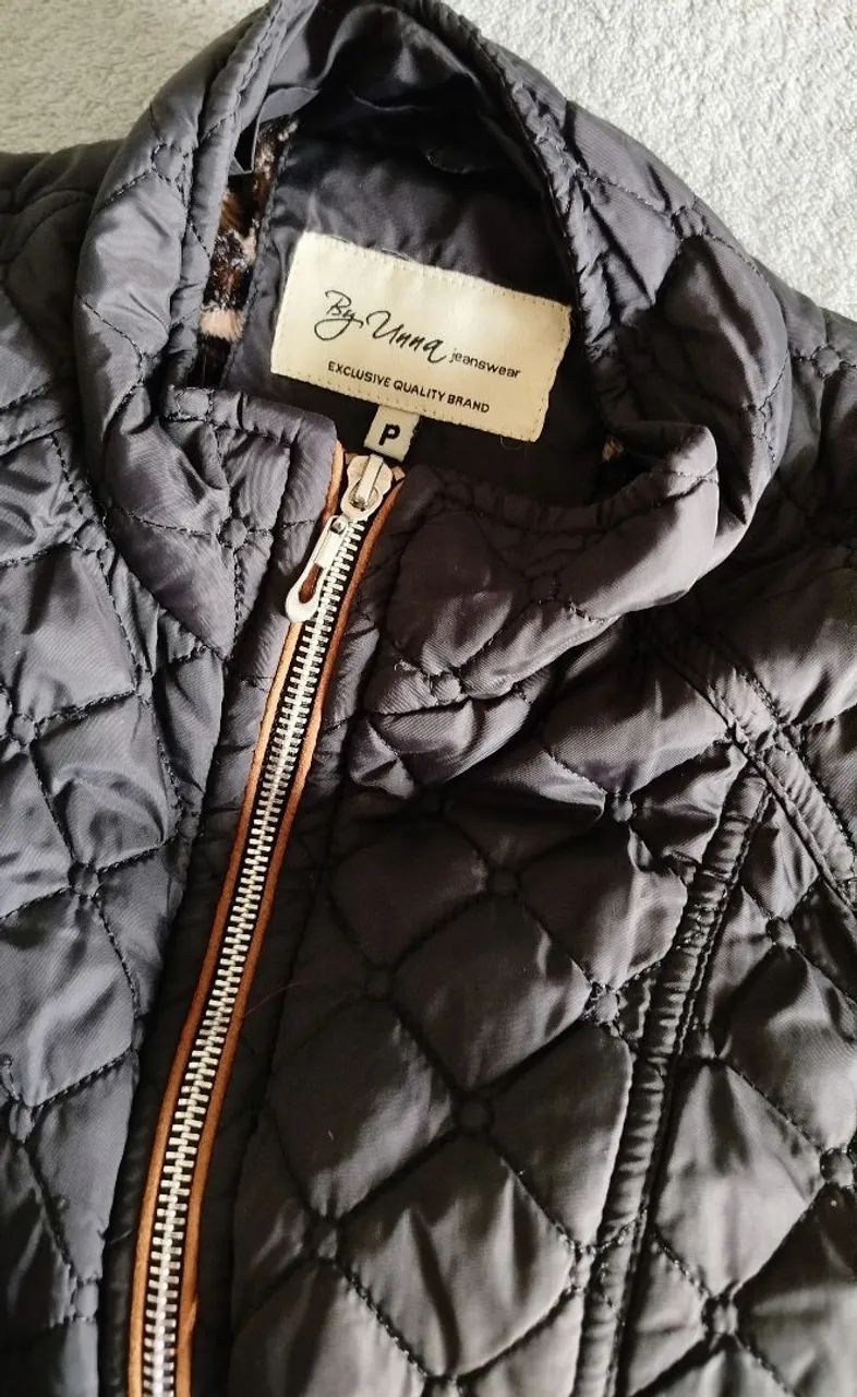 Jaqueta preta acolchoada - P - Foto 5