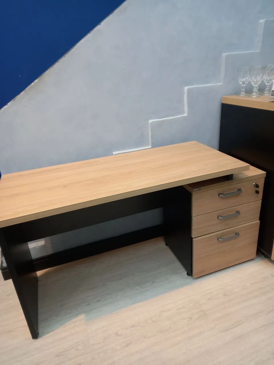 Mesa retangular Dinâmica e extensível 02 gavetas e 01 pasta cor : macadamia 