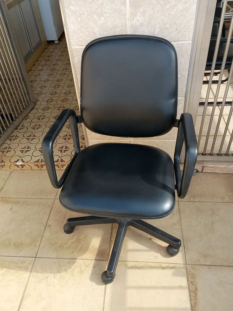 Cadeira Giratória com Rodinhas 