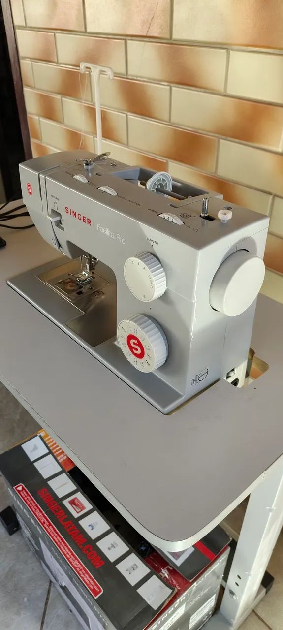 Máquina de costura Singer Facilita Pro 4423 - Foto 3