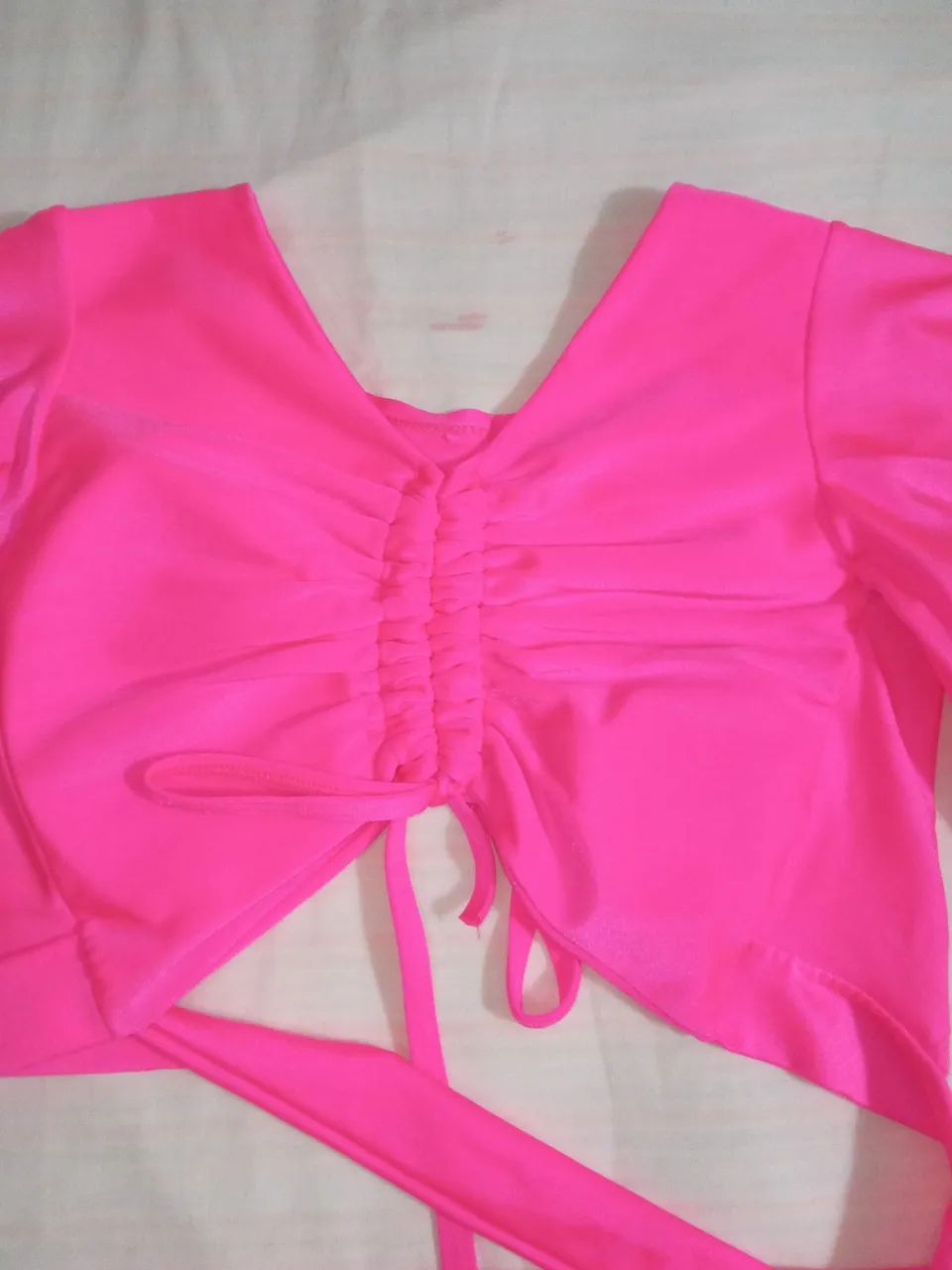 Blusa cropped rosa com mangas flare - Foto 2