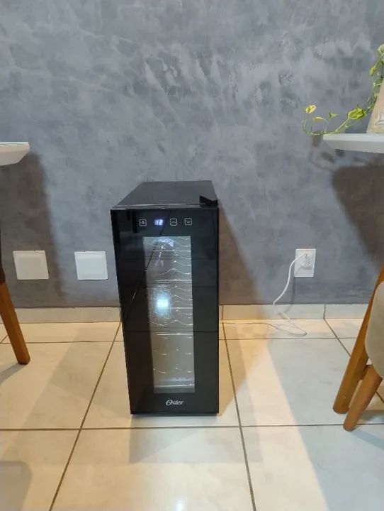 Adega Oster 12 garrafas Touch Control - Foto 2