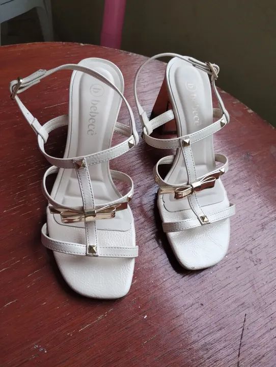 Sapato salto médio dourado N 34