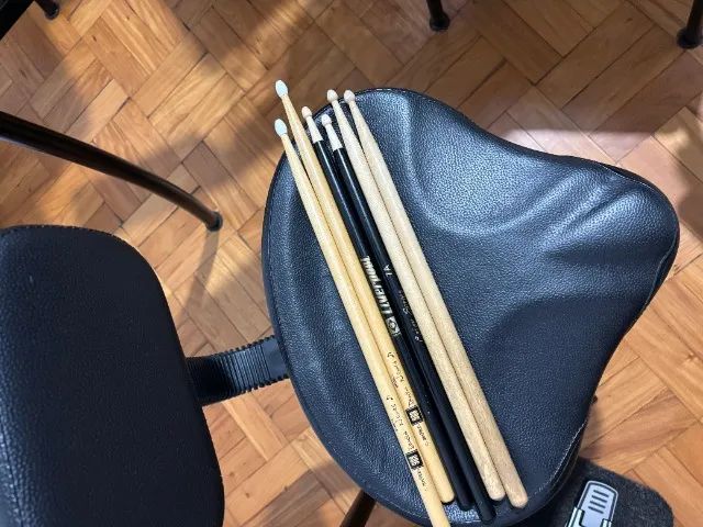 Bateria Eletrônica Alesis Nitro Mesh + Banco Hidráulico + baquetas - Foto 5