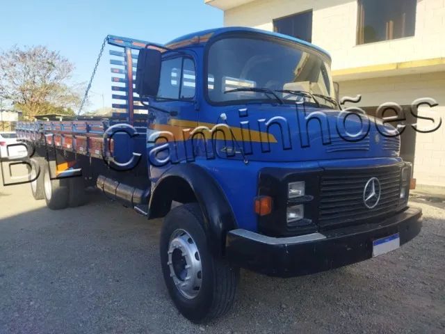 MB 2216, ano 1980, com Carroceria de madeira de 8 metros - Foto 3