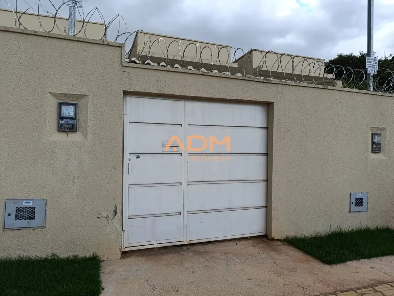 Casa para alugar com 2 sendo 1 suíte em Senador Canedo - Parque das Flores