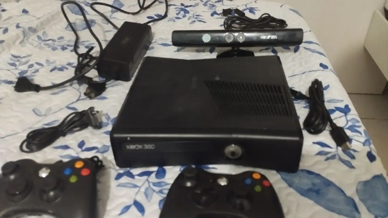 Xbox 360 destravado com 2 controles, Kinect e 70 jogos  - Foto 3
