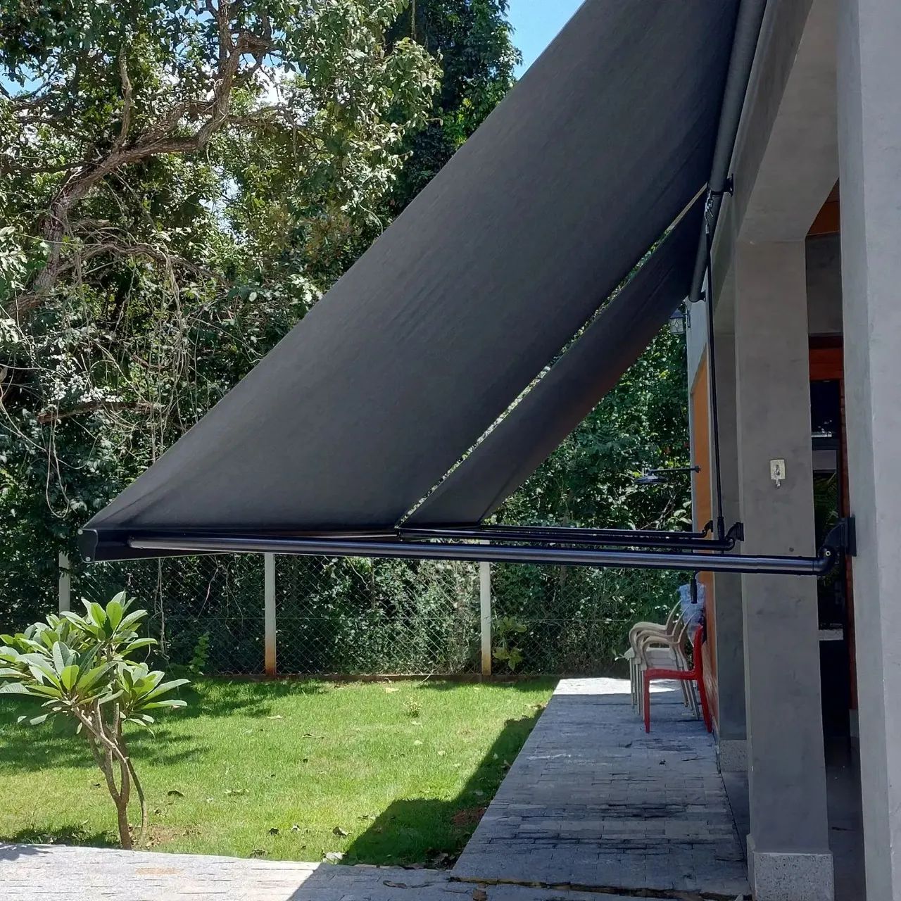 Toldo pivotante 