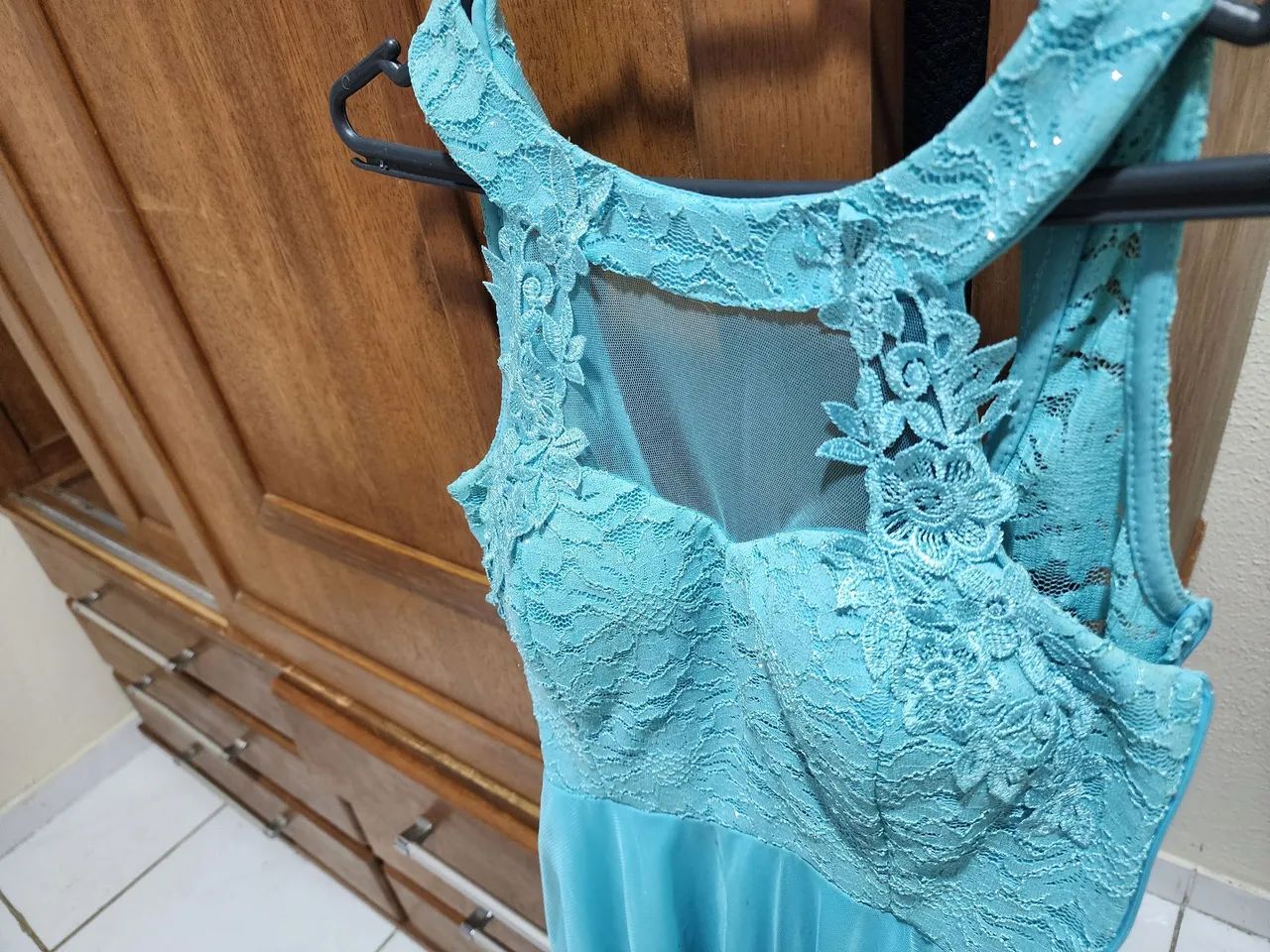 Vestido Azul Tiffany com Detalhes em Renda - Foto 3