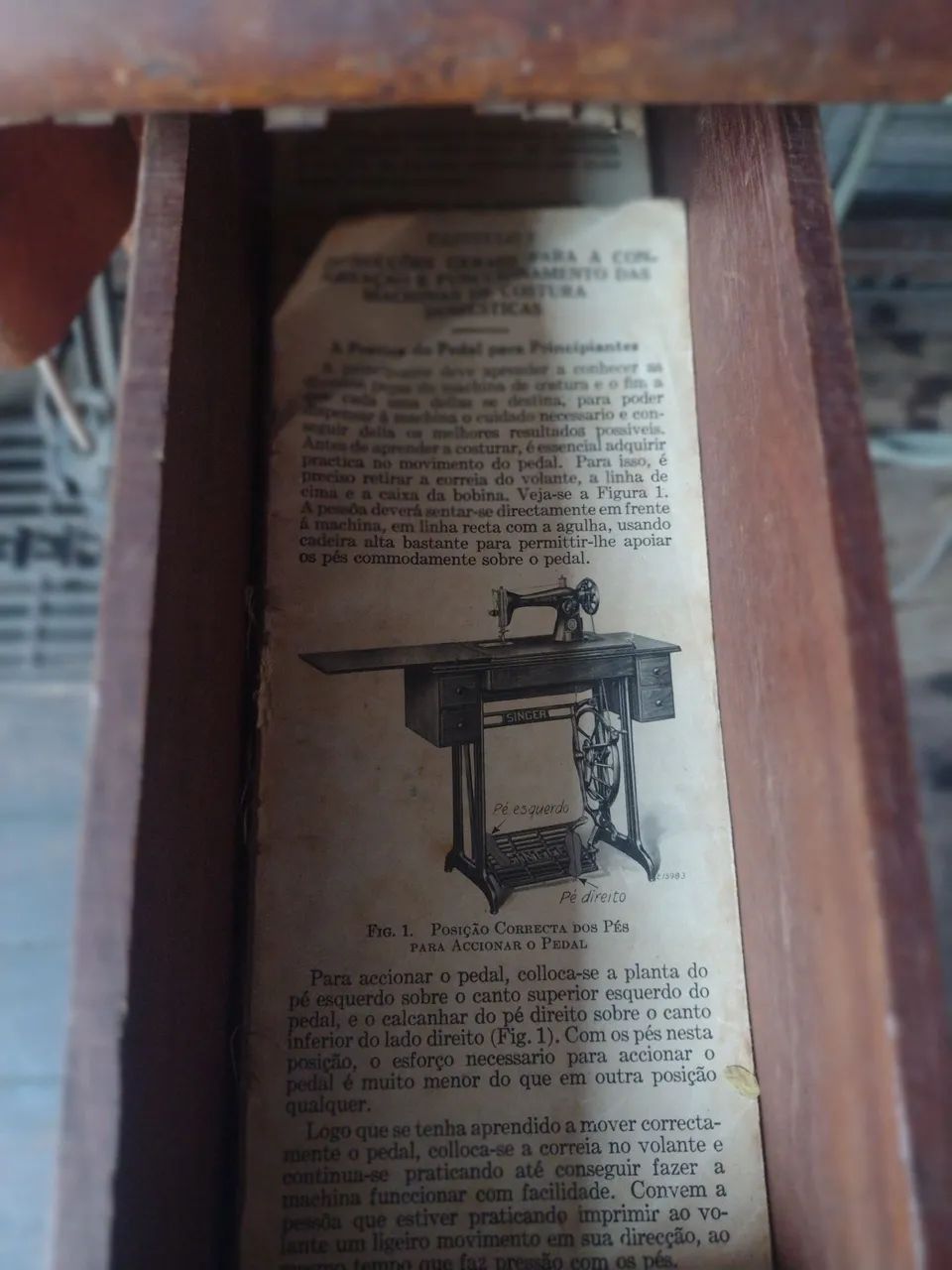 Máquina Singer antiguidade  - Foto 4