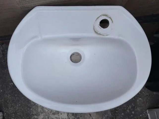 Pia Pequena Para Banheiro Em Louça - Icasa (45 cm X 33 cm X 17 cm)