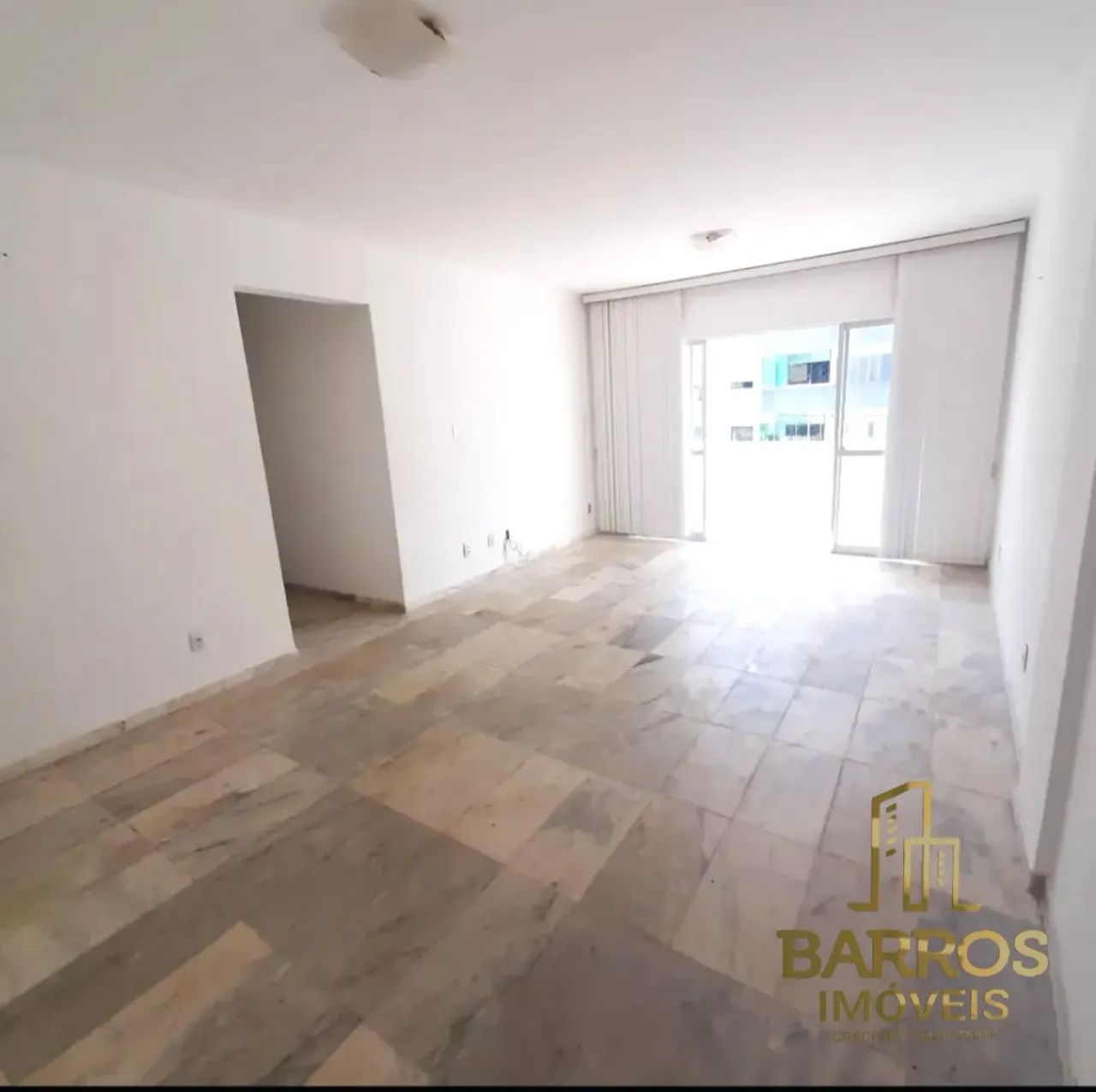 3 QUARTOS 130 M2 2 GARAGENS NO COSTA AZUL SALVADOR BA - Foto 2