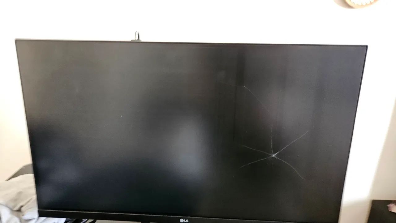 TELA LG 27 POLEGADAS COM DEFEITO NA TELA PRA TIRAR PEÇAS  - Foto 3