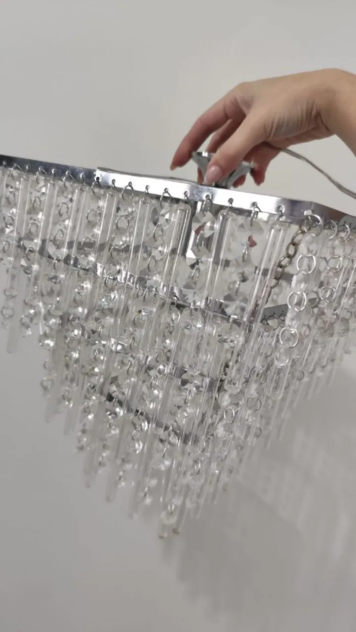 Lustre de Cristal Elegante e Sofisticado