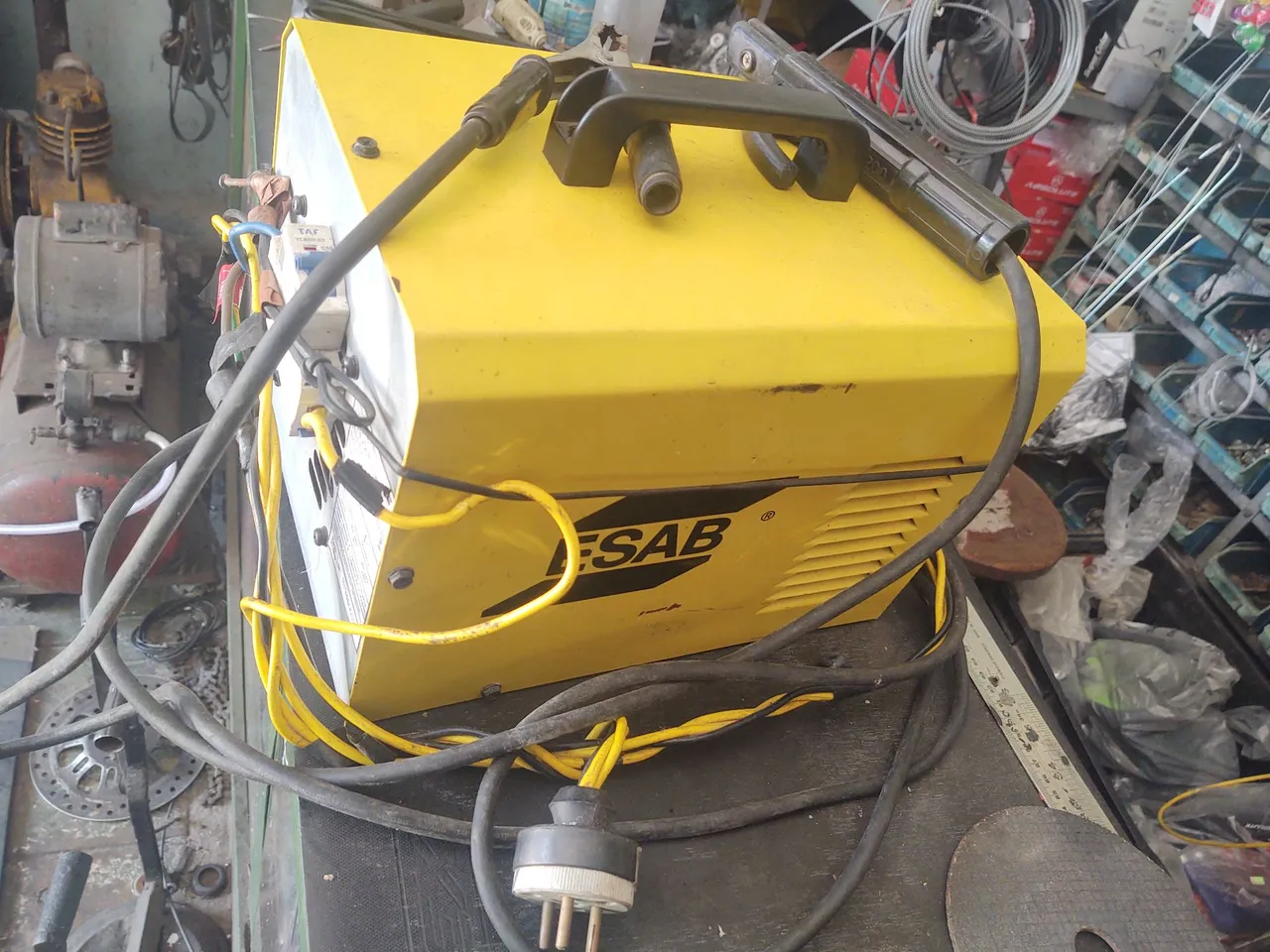 Máquina de Solda Elétrica ESAB