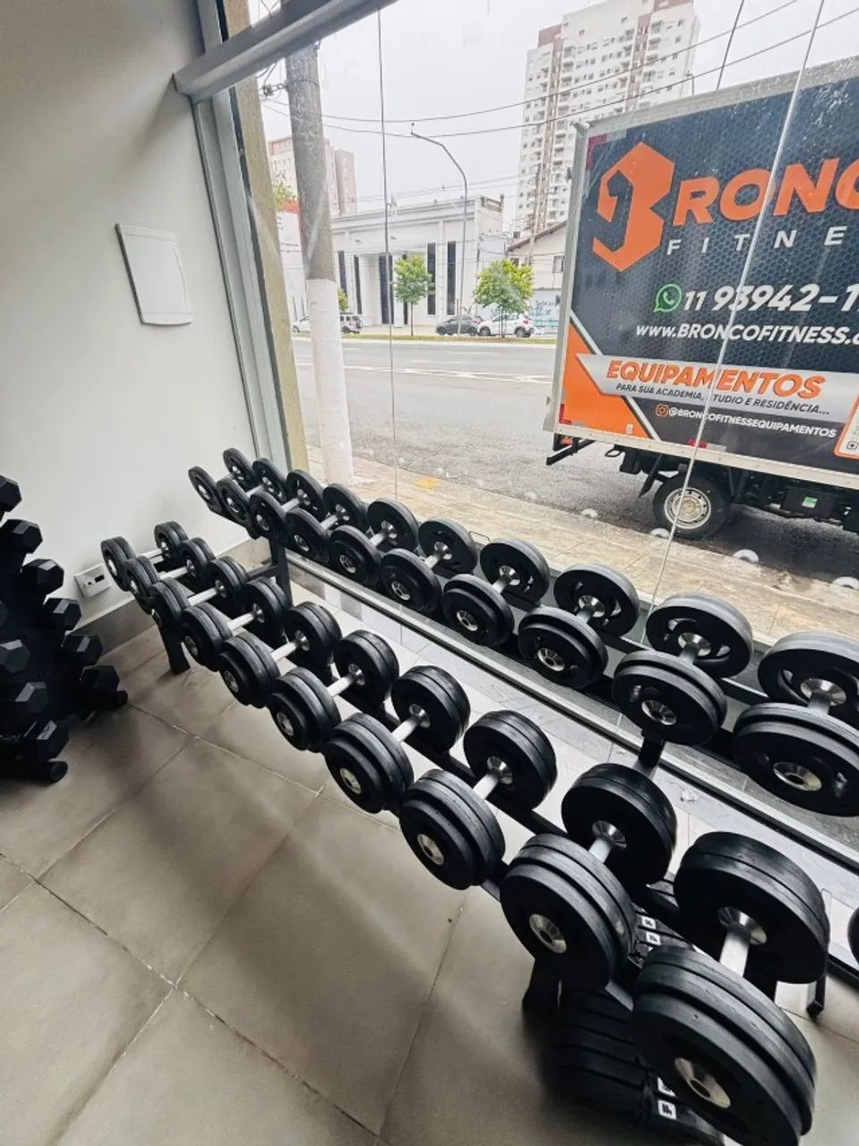 Kit Jogo de Dumbbell 12 ao 30kg com Expositor  - Foto 3