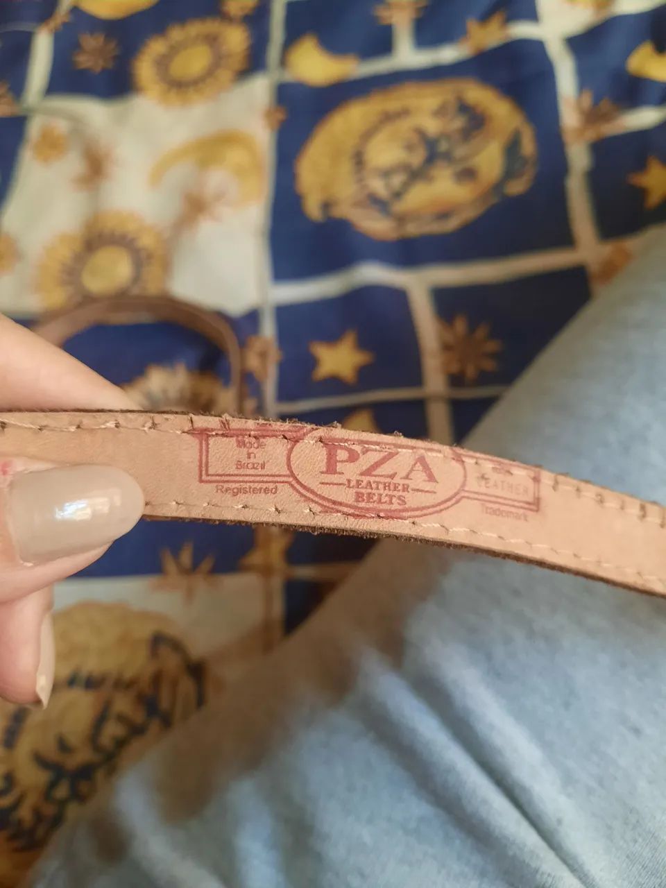 Cinto de couro marrom com fivela moderna - Foto 3