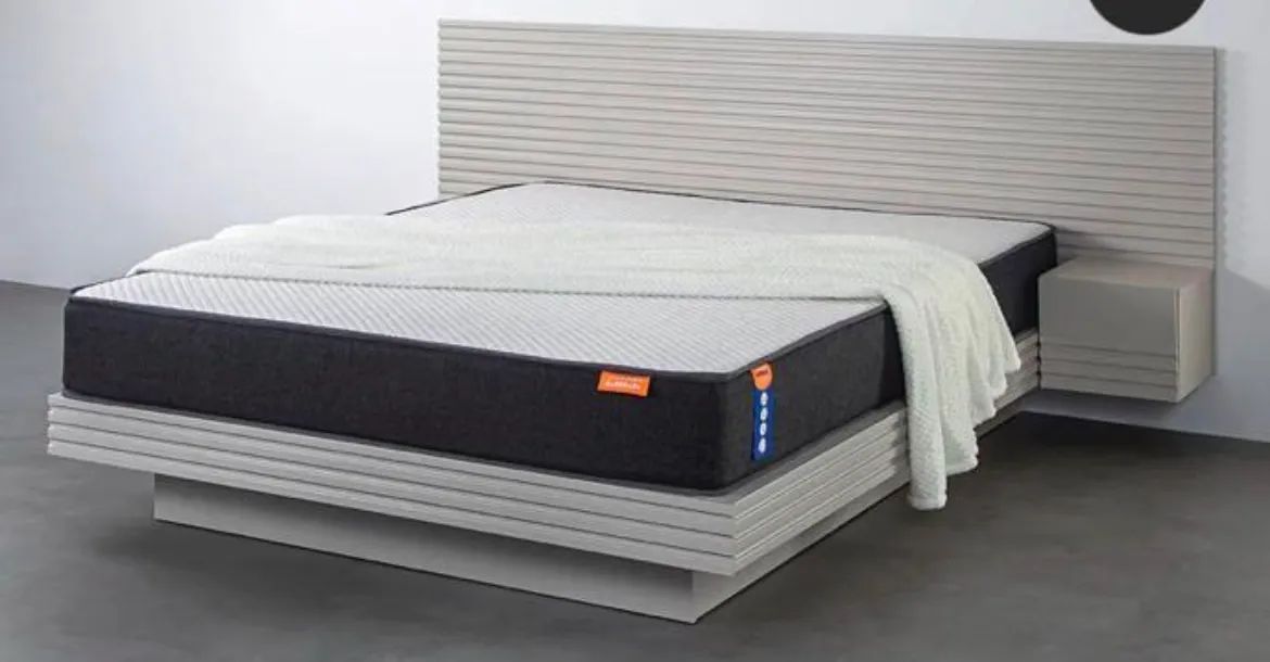 Cama Queen - adquirido no Madeira Madeira, em ótimo estado