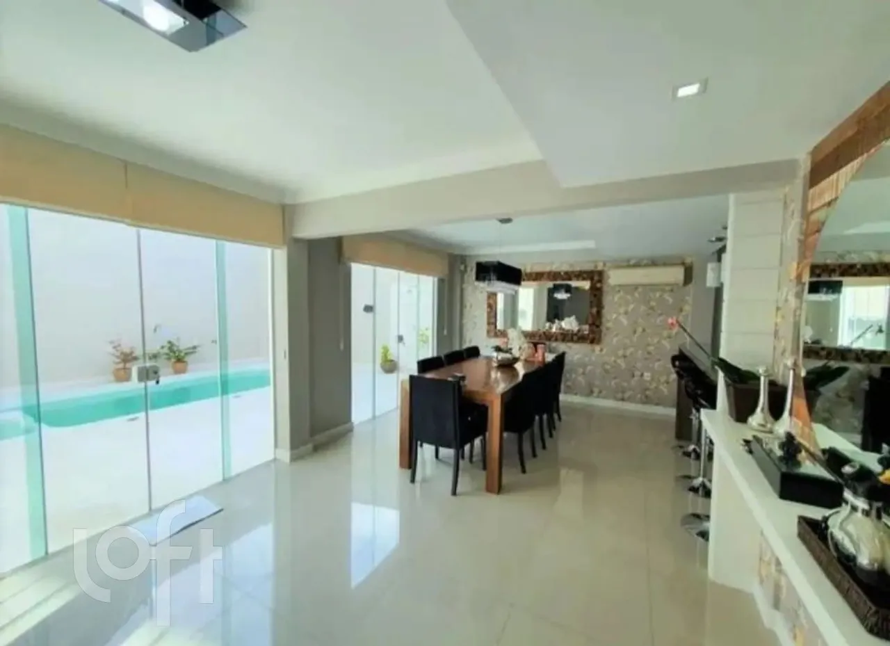 Casa à venda em Jardim Atlântico com 170 m², 4 quartos, 1 suíte, 2 vagas