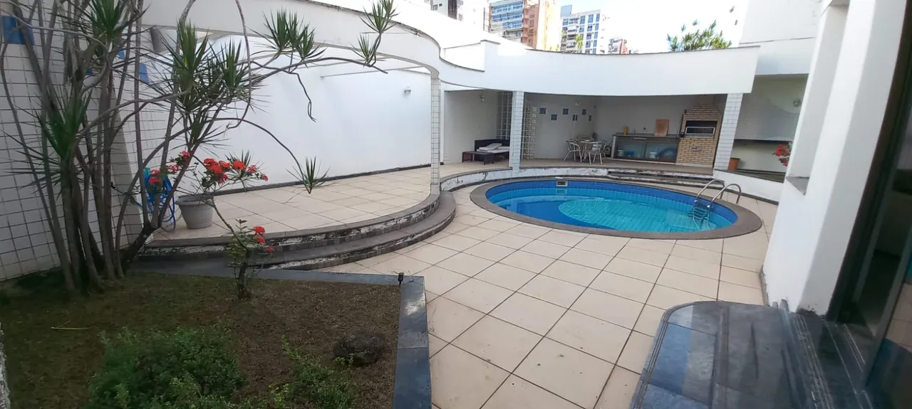 Casa Duplex para aluguel tem 390 m² 05 quartos c/04 suítes quartos em Mata da Praia - Vit