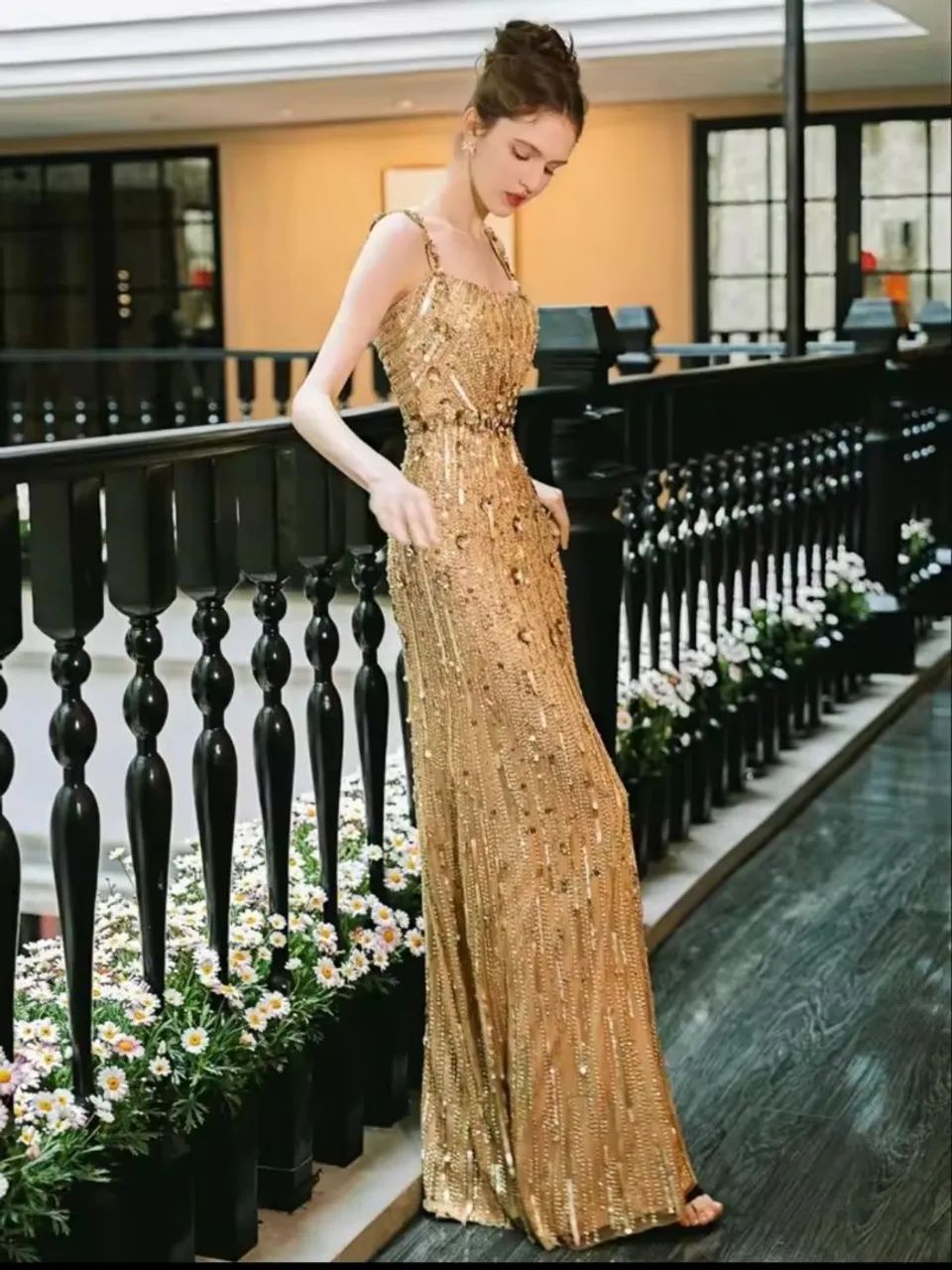Vestido de festa dourado.  - Foto 5