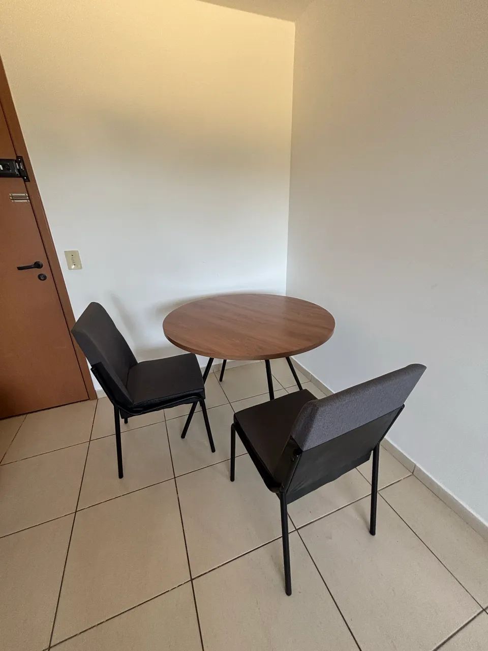 MESA COM 4 CADEIRAS - Foto 4